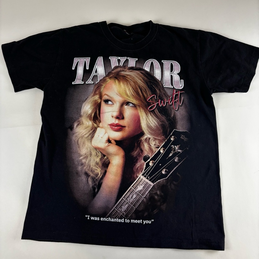 Taylor‎ Swift Black Small Glow in The Dark Enchanted Graphic T shirt Cut Tag